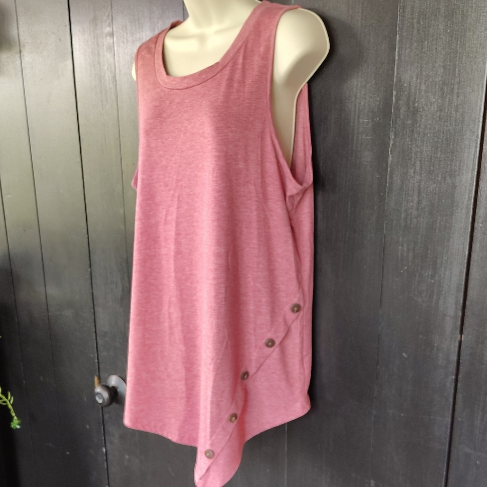 🩷 BloomChic Sleeveless Tank Top With Button Accents. Size 14-16 (1X)